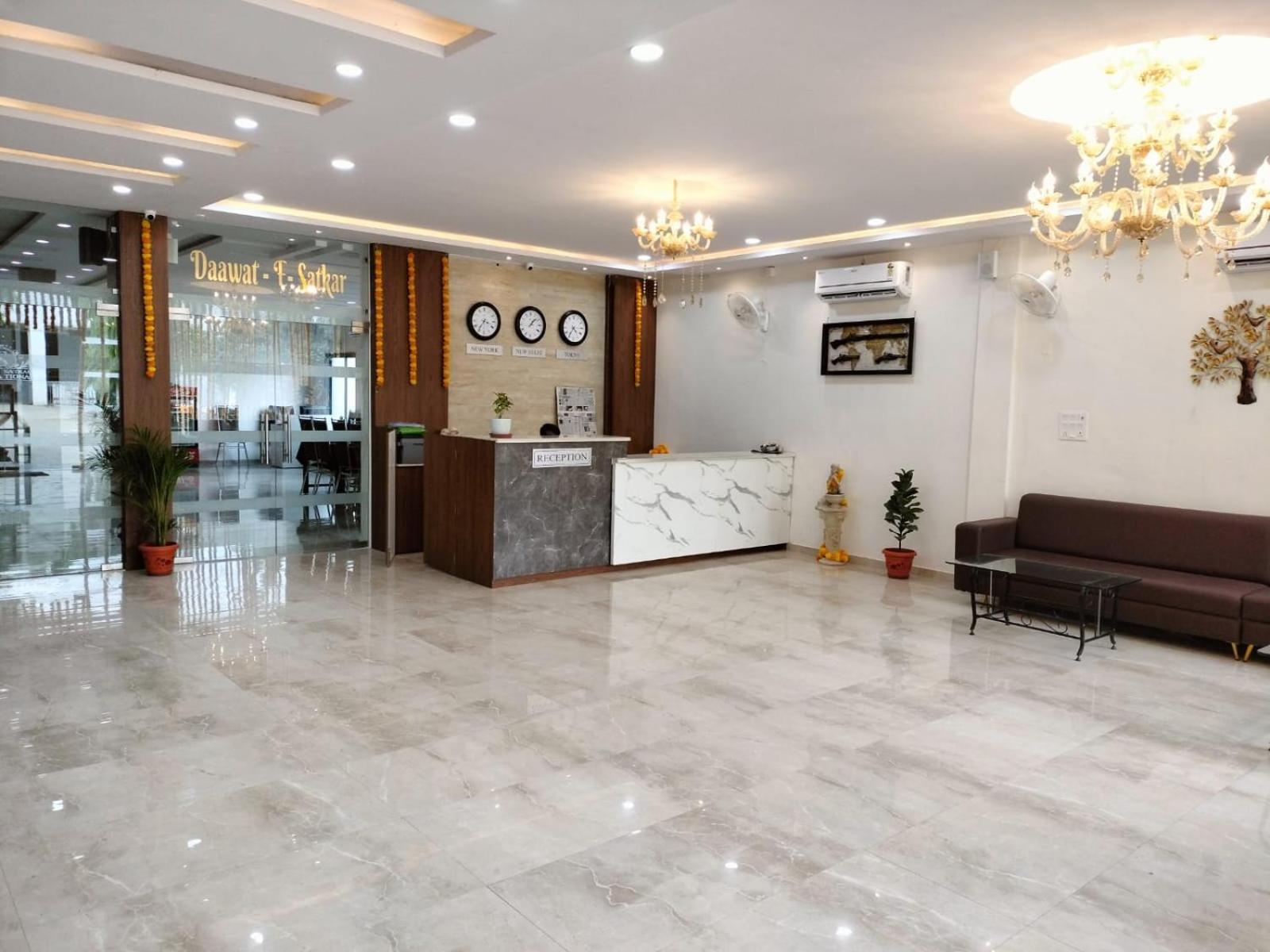 Hotel Satkar International Chhindwāra Exterior foto